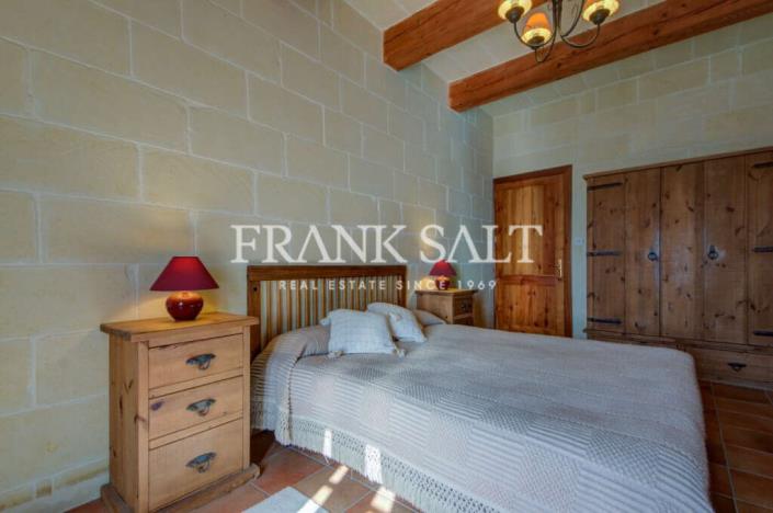 Image No.20-4 Bed Farmhouse for sale