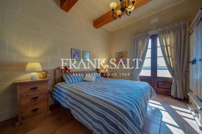 Image No.22-4 Bed Farmhouse for sale