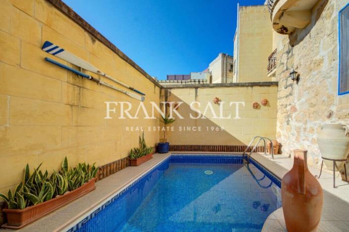 Image No.2-4 Bed Farmhouse for sale