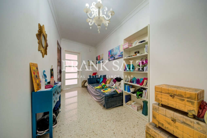 Image No.12-2 Bed Apartment for sale