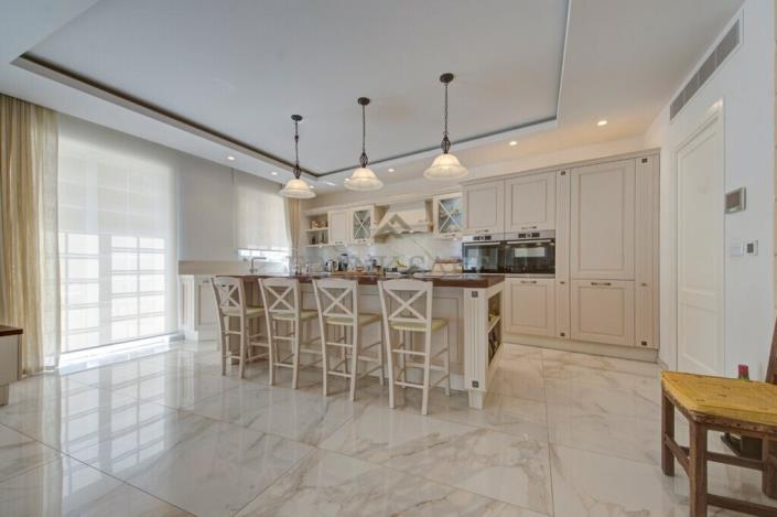 Image No.20-5 Bed Townhouse for sale