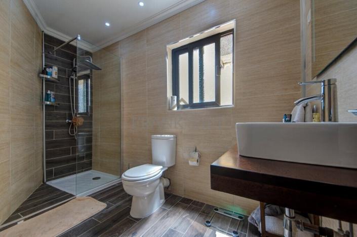 Image No.14-4 Bed Maisonette for sale