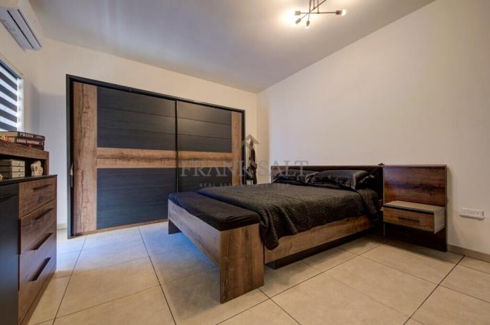 Image No.23-4 Bed Maisonette for sale