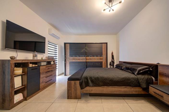 Image No.24-4 Bed Maisonette for sale