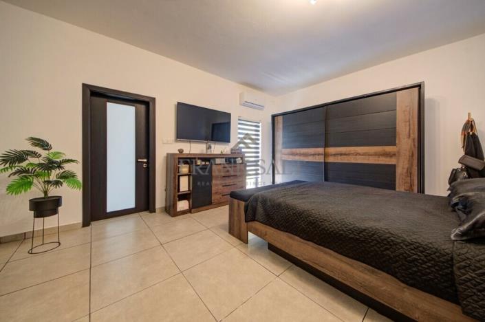 Image No.26-4 Bed Maisonette for sale