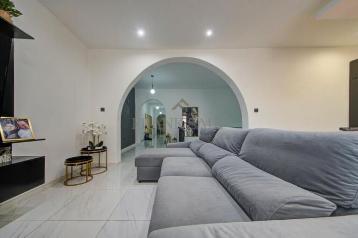 Image No.6-4 Bed Maisonette for sale