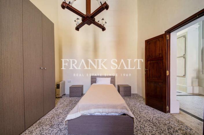 Image No.13-3 Bed Townhouse for sale