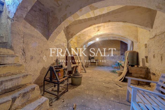 Image No.20-3 Bed Townhouse for sale