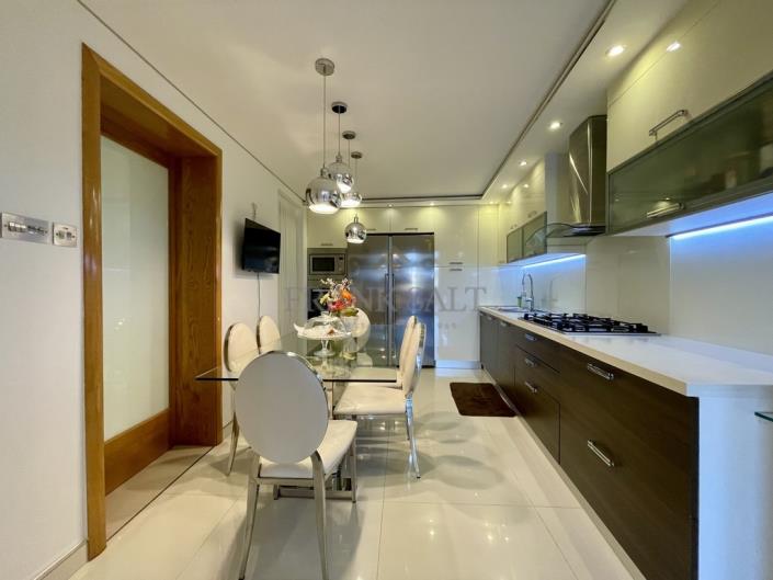 Image No.5-2 Bed Maisonette for sale