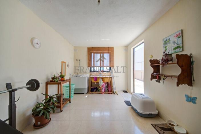 Image No.11-3 Bed Maisonette for sale