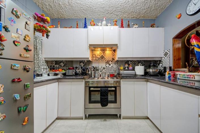 Image No.1-2 Bed Maisonette for sale