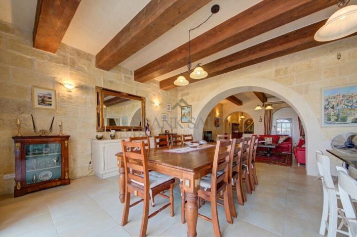 Image No.8-4 Bed Townhouse for sale