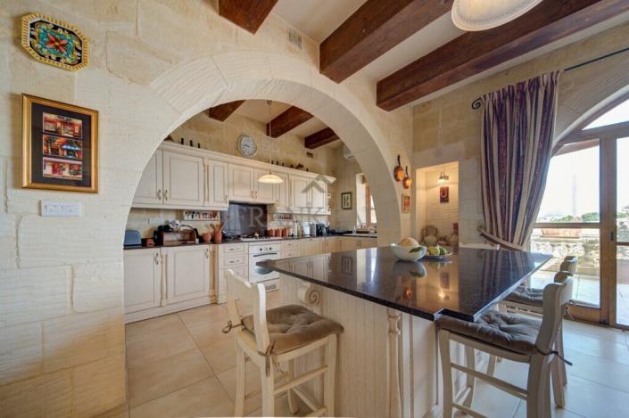 Image No.9-4 Bed Townhouse for sale