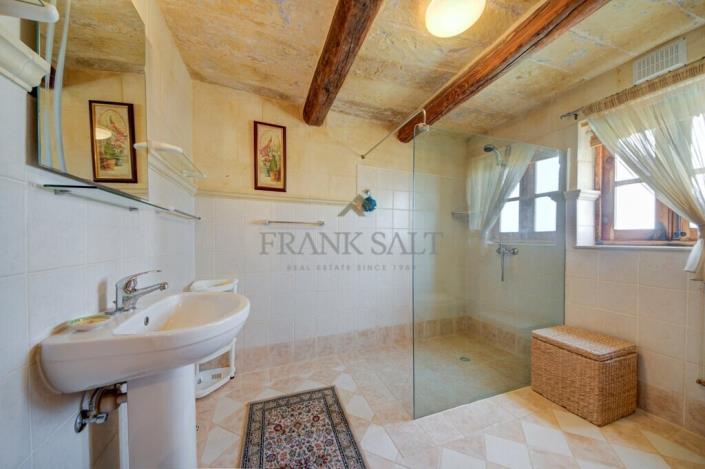 Image No.18-4 Bed Townhouse for sale