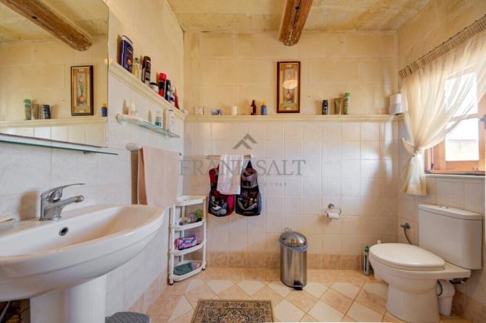 Image No.24-4 Bed Townhouse for sale