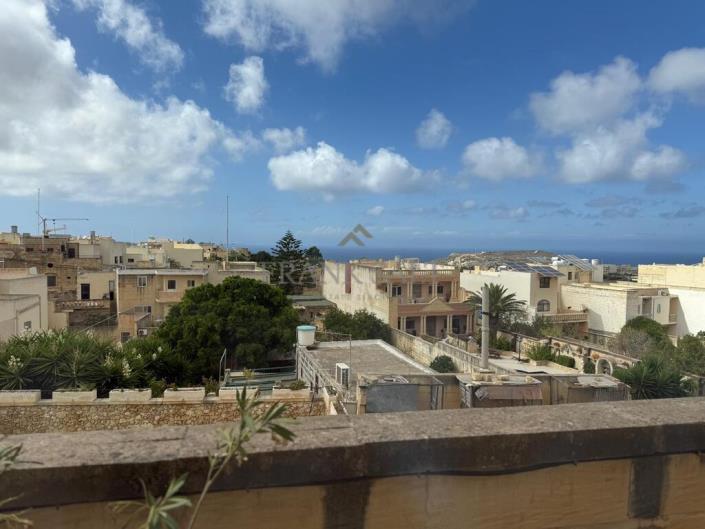 Image No.33-4 Bed Townhouse for sale