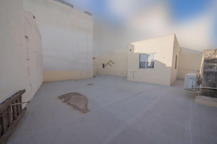 Image No.12-3 Bed Townhouse for sale