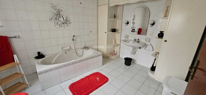 Image No.9-Propriété de 3 chambres à vendre à Luqa