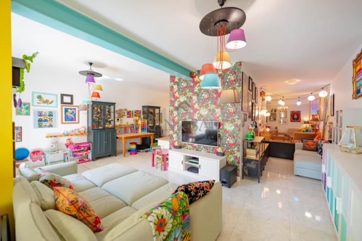 Image No.1-5 Bed Apartment for sale