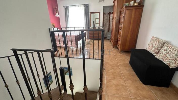 Image No.7-2 Bed Maisonette for sale