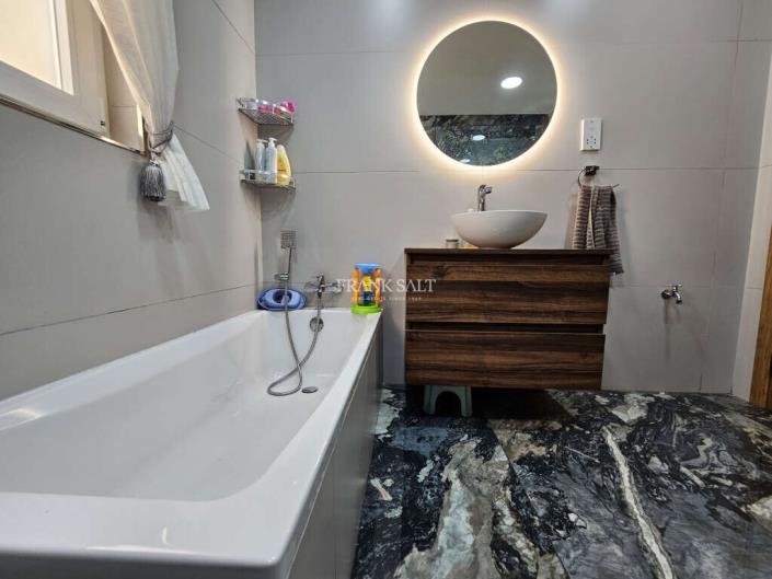 Image No.20-3 Bed Maisonette for sale