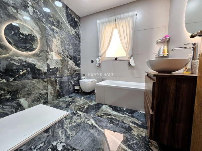 Image No.22-3 Bed Maisonette for sale