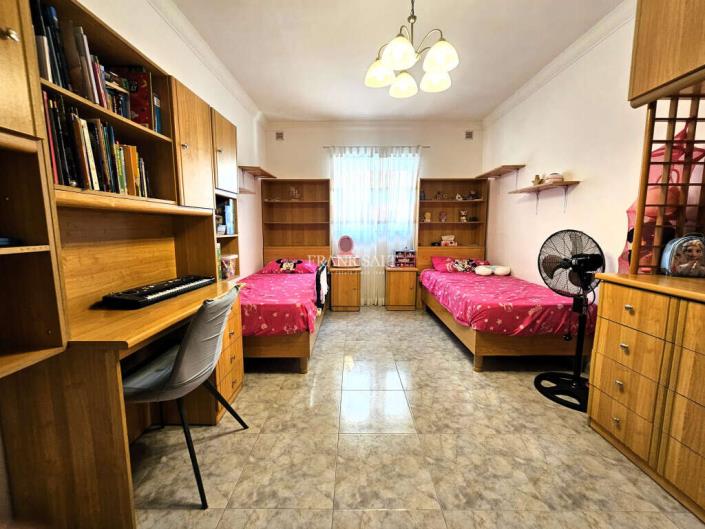 Image No.12-3 Bed Maisonette for sale