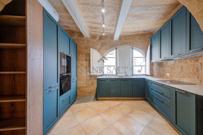 Image No.13-3 Bed Townhouse for sale