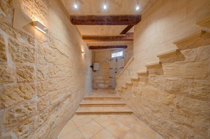 Image No.23-3 Bed Townhouse for sale