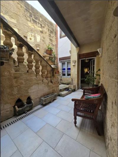 Image No.11-2 Bed Townhouse for sale