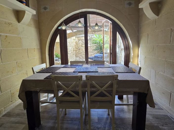 Image No.2-2 Bed Property for sale