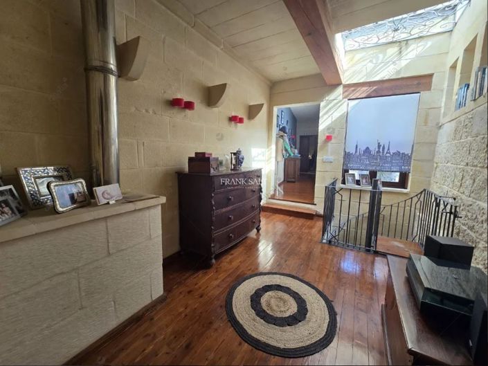 Image No.3-2 Bed Property for sale