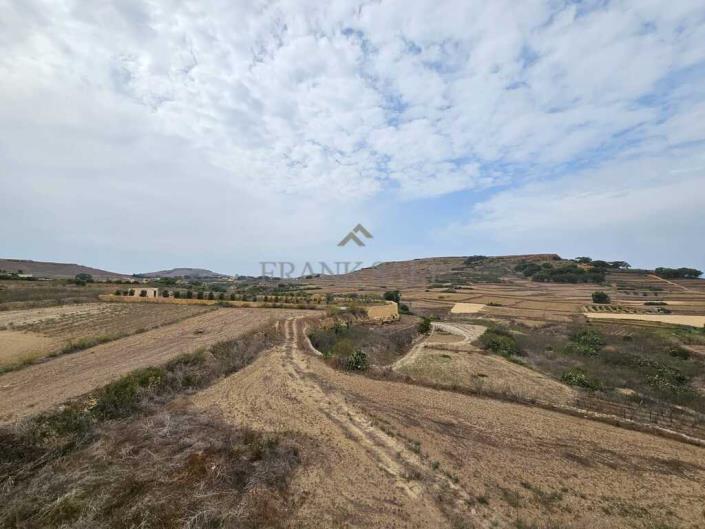 Image No.24-2 Bed Maisonette for sale