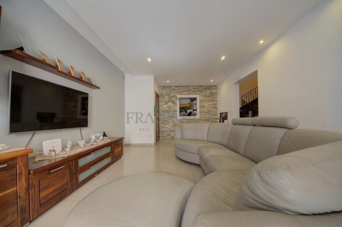 Image No.1-3 Bed Maisonette for sale