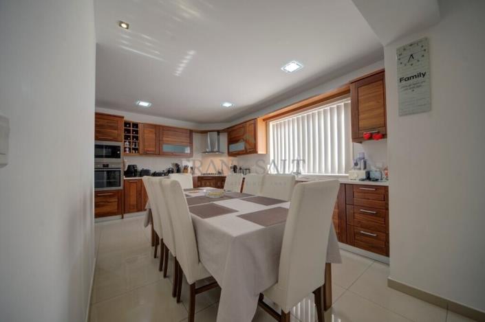 Image No.3-3 Bed Maisonette for sale