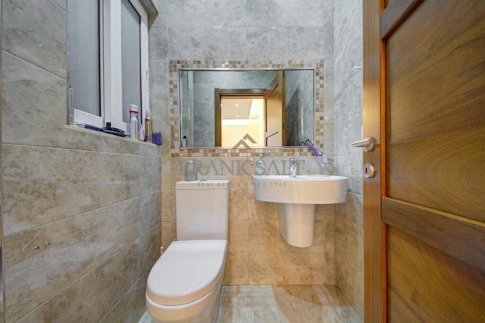 Image No.12-3 Bed Maisonette for sale