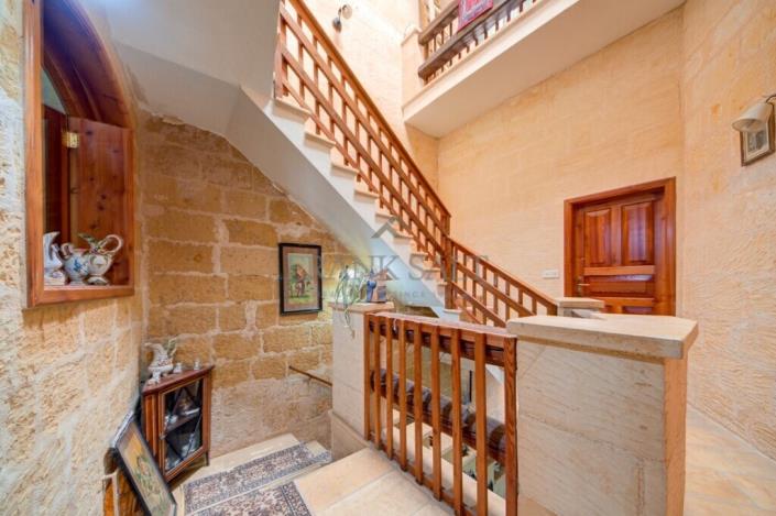 Image No.6-4 Bed Farmhouse for sale