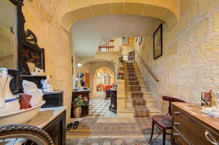 Image No.14-4 Bed Farmhouse for sale