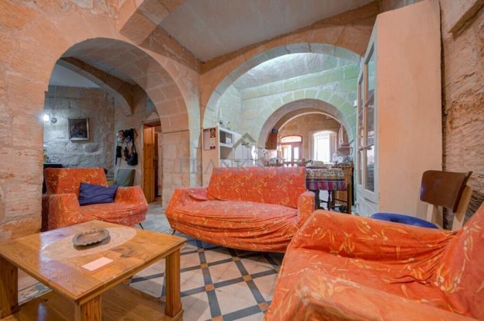 Image No.20-4 Bed Farmhouse for sale