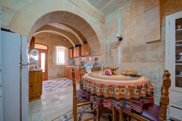 Image No.21-4 Bed Farmhouse for sale