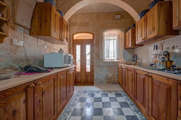 Image No.22-4 Bed Farmhouse for sale