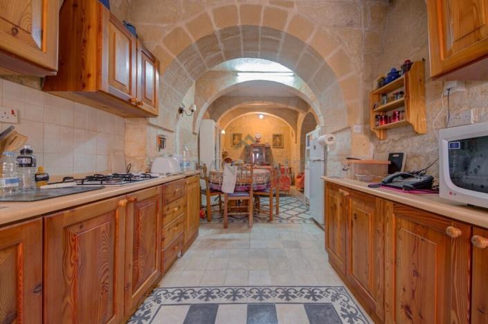 Image No.23-4 Bed Farmhouse for sale