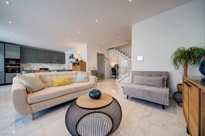 925852_20260205140454756608