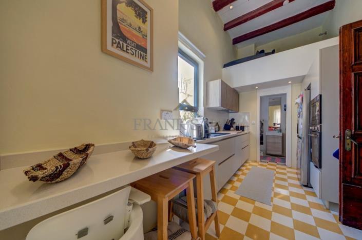 Image No.6-2 Bed Townhouse for sale