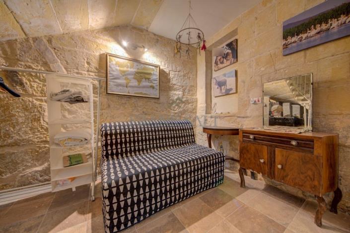 Image No.7-2 Bed Townhouse for sale