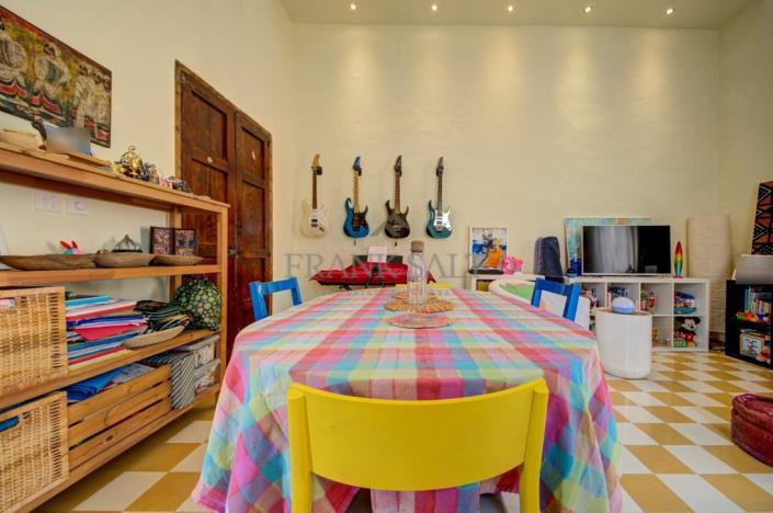 Image No.10-2 Bed Townhouse for sale