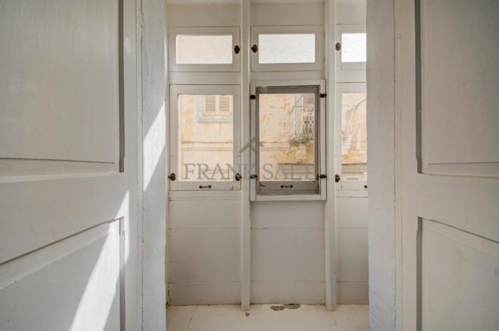 Image No.16-2 Bed Townhouse for sale