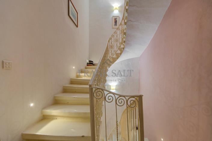 Image No.18-2 Bed Townhouse for sale