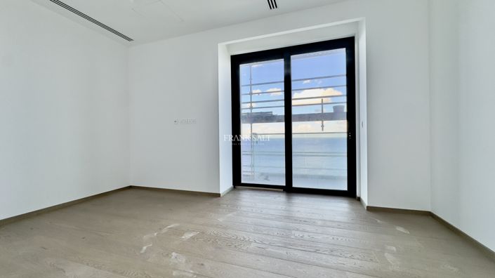 Image No.2-2 Bed Property for sale