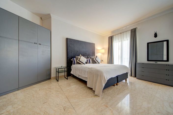 Image No.17-3 Bed Property for sale